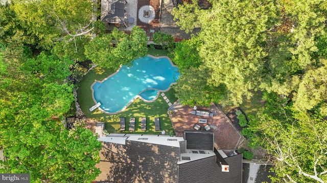 8 CHIPLEY RUN, Voorhees, NJ 08043