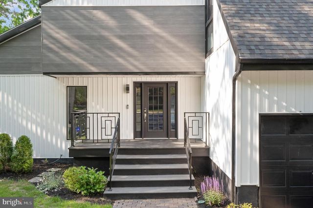 8 CHIPLEY RUN, Voorhees, NJ 08043