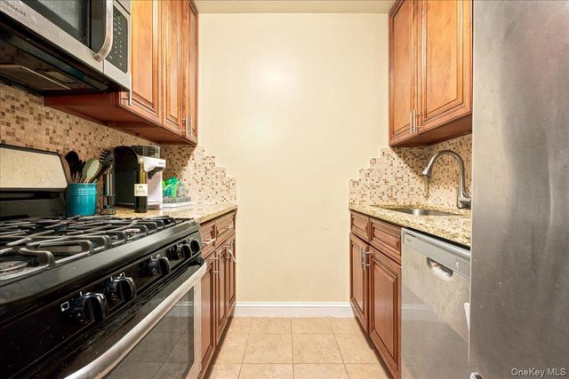 70-25 Yellowstone Boulevard 7X, Forest Hills, NY 11375
