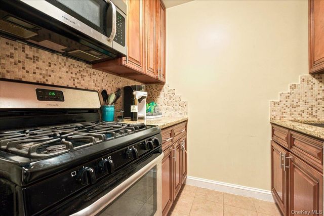 70-25 Yellowstone Boulevard 7X, Forest Hills, NY 11375