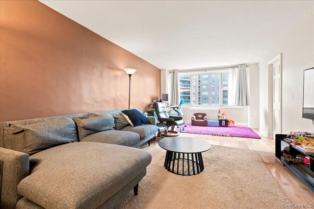 70-25 Yellowstone Boulevard 7X, Forest Hills, NY 11375