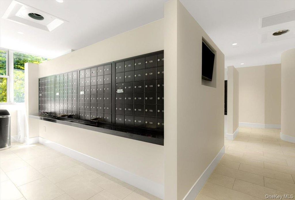 70-25 Yellowstone Boulevard 7X, Forest Hills, NY 11375 — photo 4