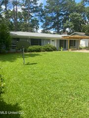 1259 Winterview Drive, Jackson, MS 39211