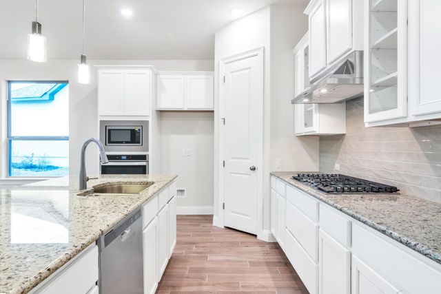 210 Gulfton ST, Lakeway, TX 78738