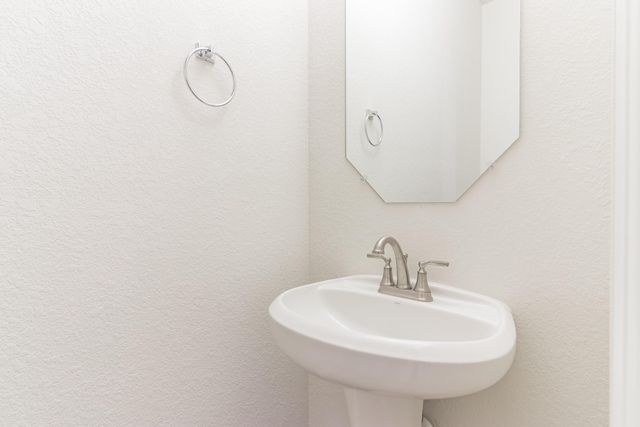 210 Gulfton ST, Lakeway, TX 78738