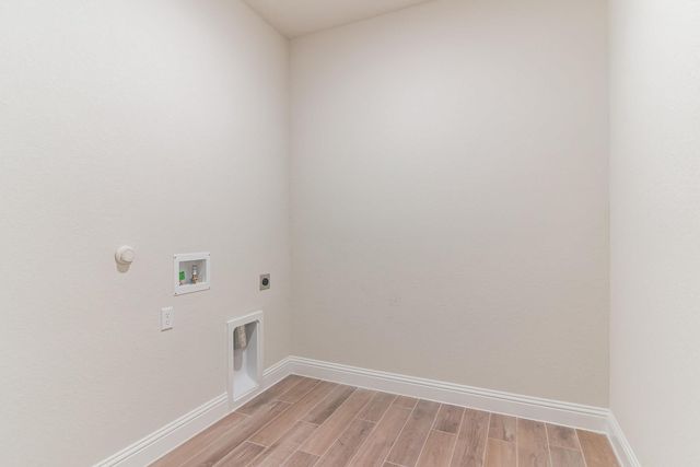 210 Gulfton ST, Lakeway, TX 78738