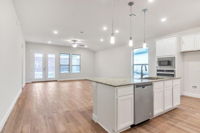 210 Gulfton ST, Lakeway, TX 78738