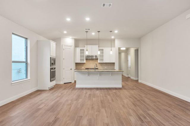 210 Gulfton ST, Lakeway, TX 78738