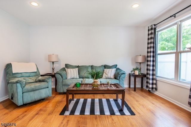 16 Cotton Ct, Hardyston Twp., NJ 07419