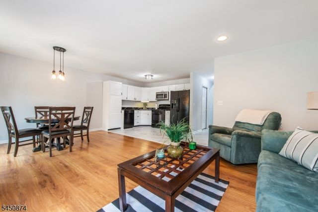16 Cotton Ct, Hardyston Twp., NJ 07419