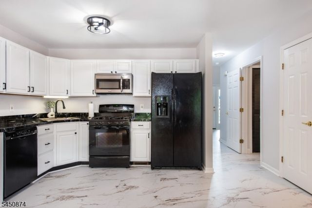 16 Cotton Ct, Hardyston Twp., NJ 07419