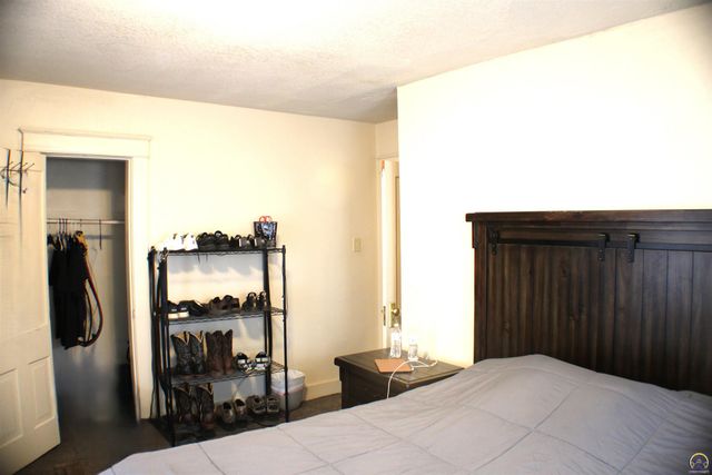 3228 SE 6th St, Topeka, KS 66607