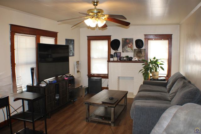 3228 SE 6th St, Topeka, KS 66607