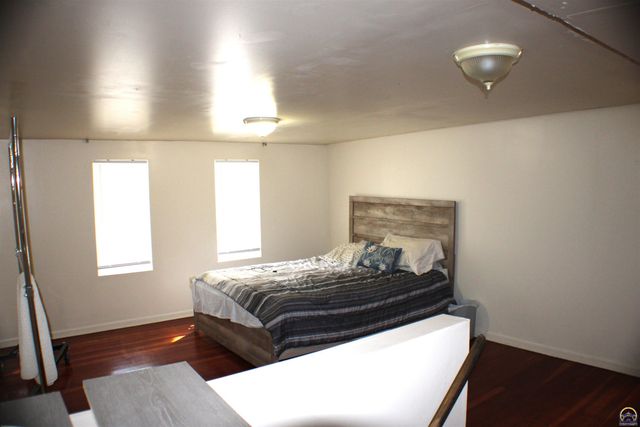3228 SE 6th St, Topeka, KS 66607