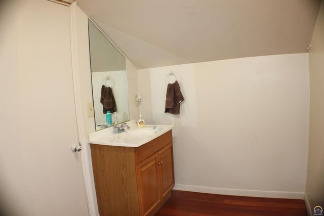 3228 SE 6th St, Topeka, KS 66607