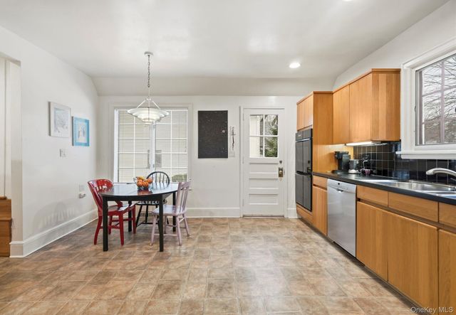 36 Farley Road, Scarsdale, NY 10583