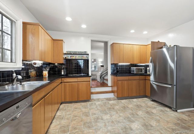 36 Farley Road, Scarsdale, NY 10583