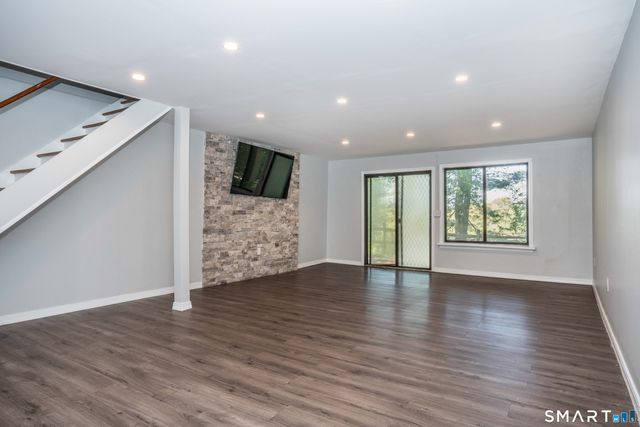 7 Great Oak Court 7, Cromwell, CT 06416