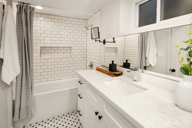 1556 S Pearl Street, Seattle, WA 98108