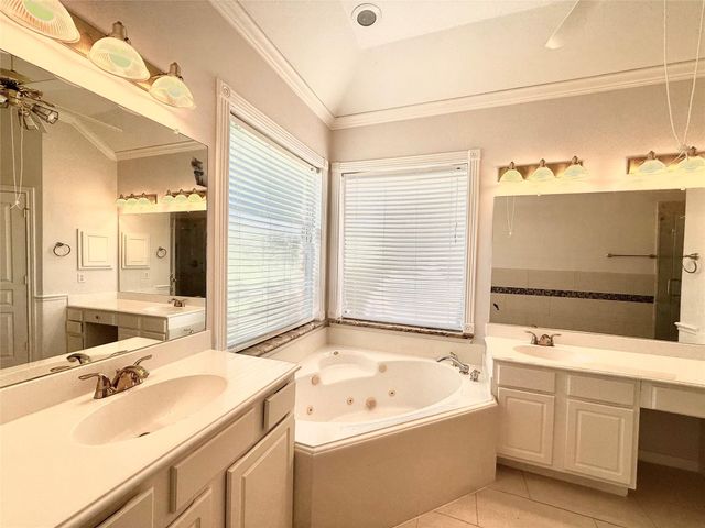 12023 Flamingo Lakes, Houston, TX 77065