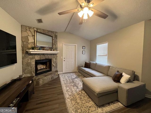 203 McQueen Circle, Saint Marys, GA 31558