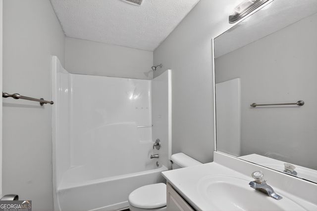 2350 Lake Royale Drive, Riverdale, GA 30296