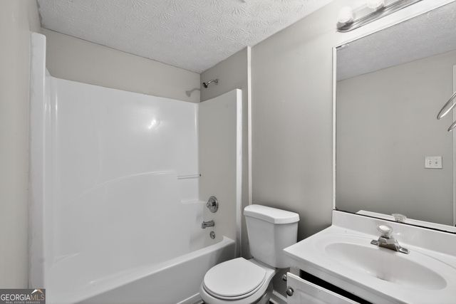 2350 Lake Royale Drive, Riverdale, GA 30296