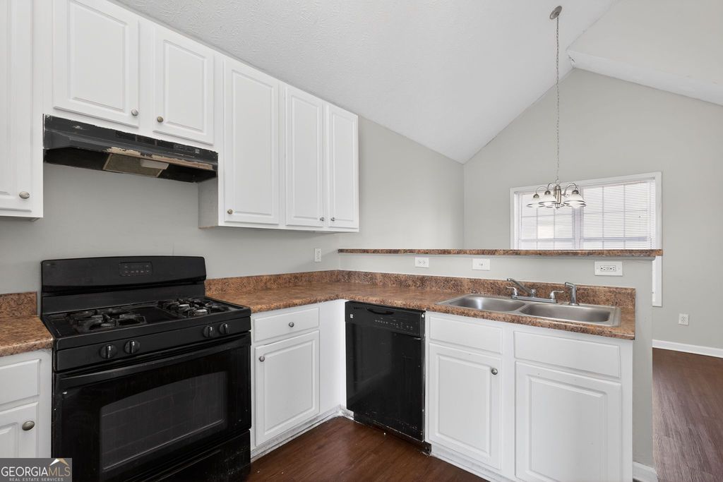 2350 Lake Royale Drive, Riverdale, GA 30296