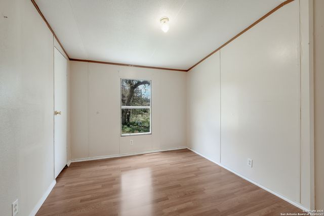 131 Flores Oaks, Floresville, TX 78114
