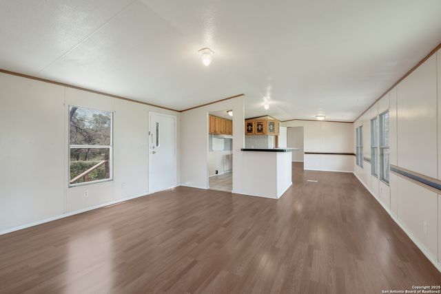 131 Flores Oaks, Floresville, TX 78114