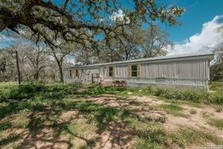 131 Flores Oaks, Floresville, TX 78114