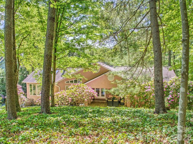 200 Robinhood Road, Asheville, NC 28804