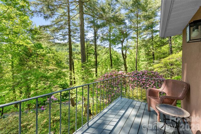 200 Robinhood Road, Asheville, NC 28804