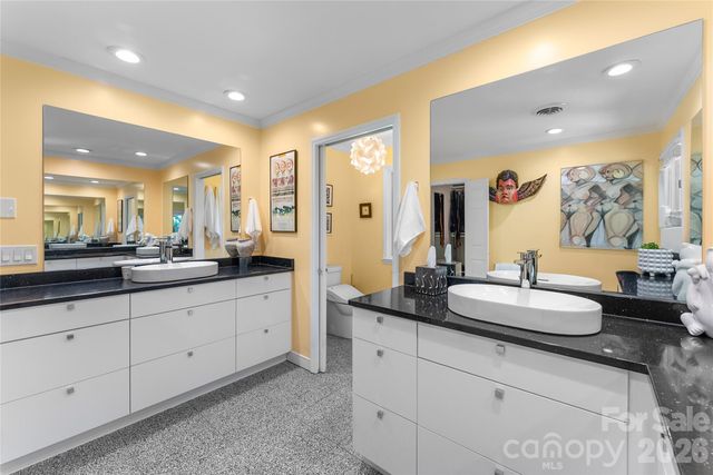 200 Robinhood Road, Asheville, NC 28804