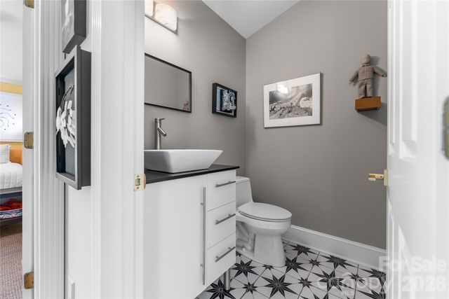 200 Robinhood Road, Asheville, NC 28804