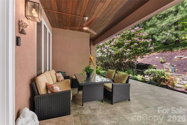 200 Robinhood Road, Asheville, NC 28804