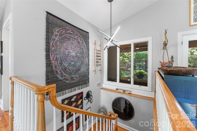 200 Robinhood Road, Asheville, NC 28804