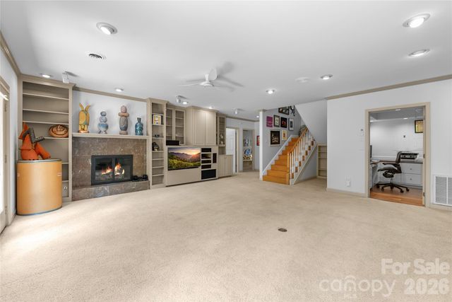 200 Robinhood Road, Asheville, NC 28804