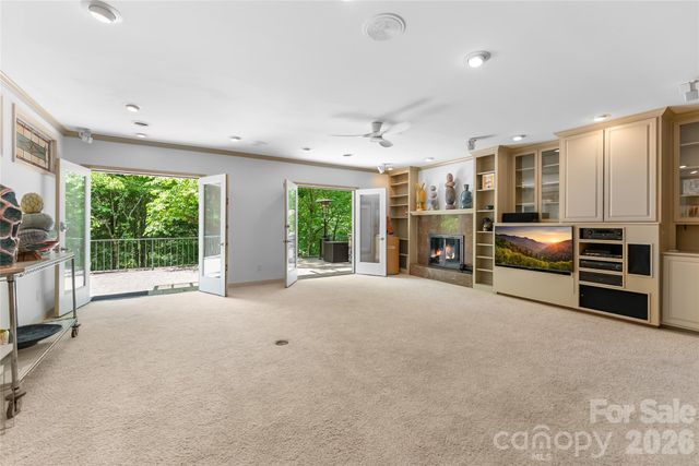 200 Robinhood Road, Asheville, NC 28804
