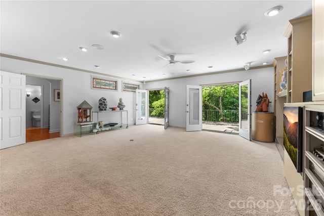 200 Robinhood Road, Asheville, NC 28804