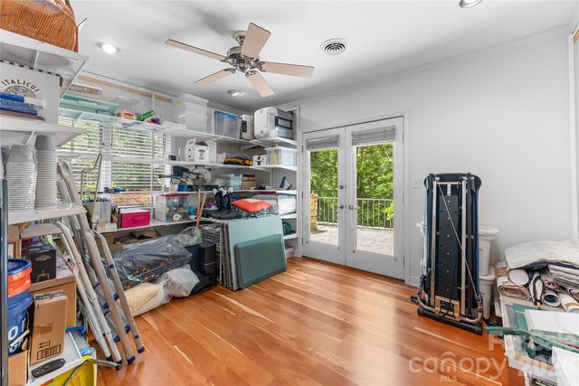 200 Robinhood Road, Asheville, NC 28804