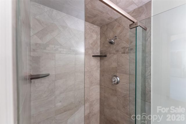 200 Robinhood Road, Asheville, NC 28804