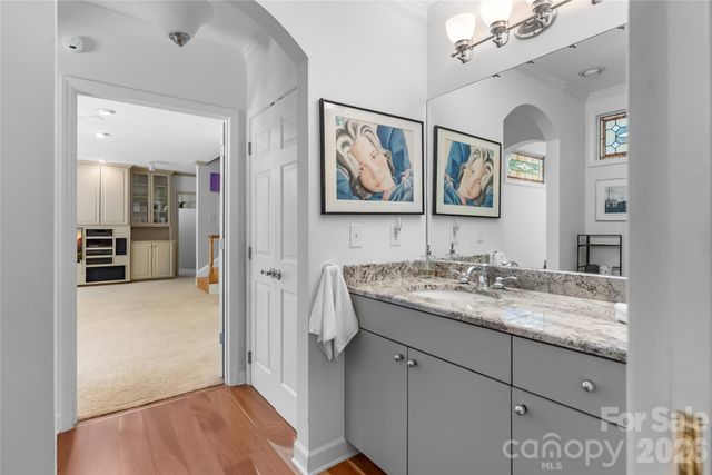 200 Robinhood Road, Asheville, NC 28804