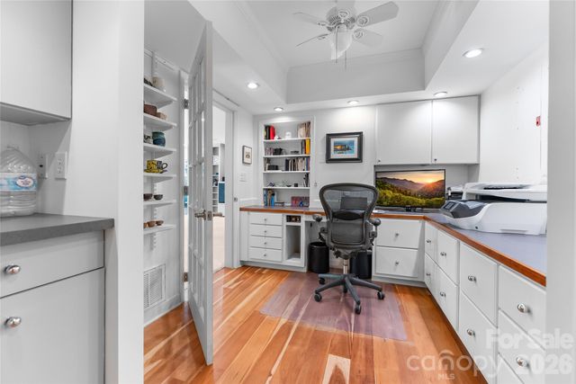 200 Robinhood Road, Asheville, NC 28804