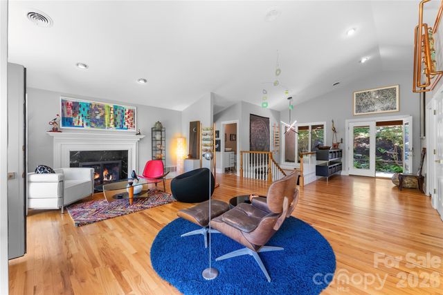 200 Robinhood Road, Asheville, NC 28804
