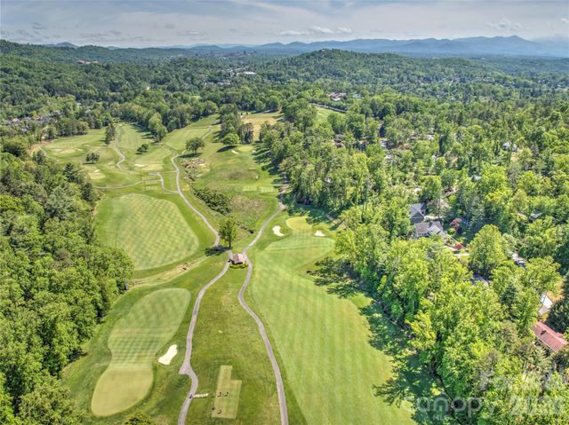 200 Robinhood Road, Asheville, NC 28804