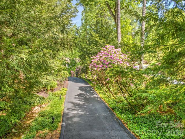 200 Robinhood Road, Asheville, NC 28804