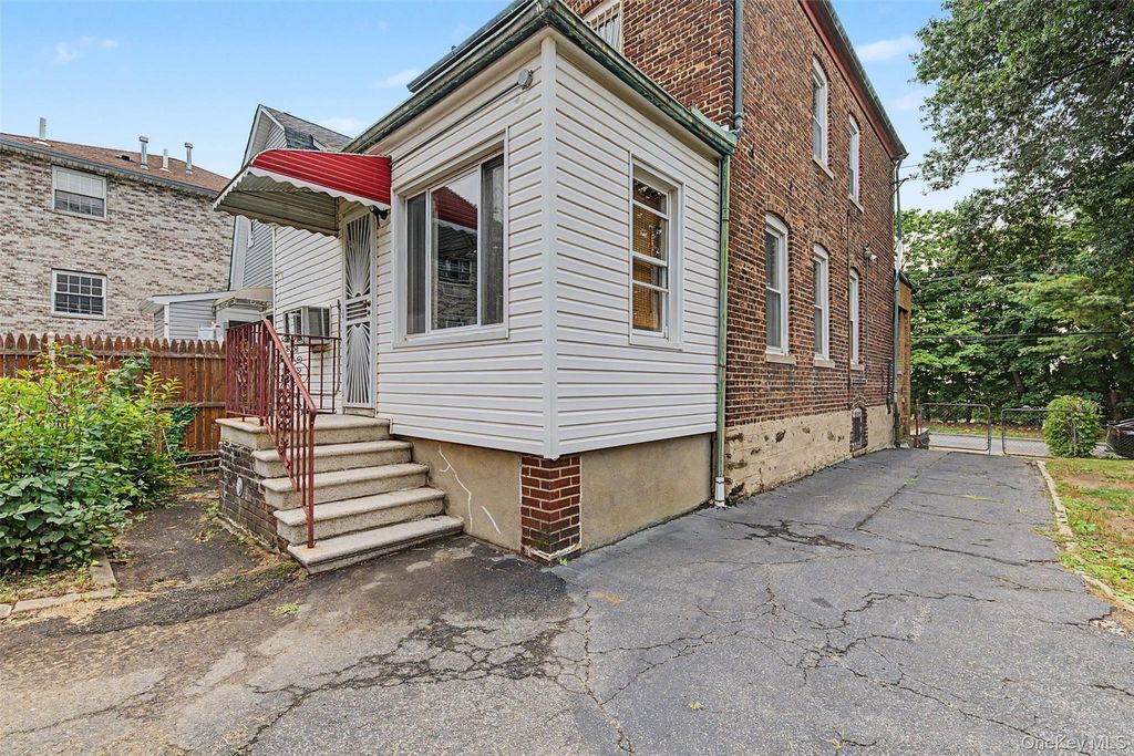 1085 Sackett Avenue, Bronx, NY 10461 — photo 3