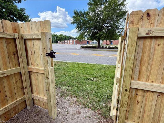 5412 Woburn Ln, Virginia Beach, VA 23462