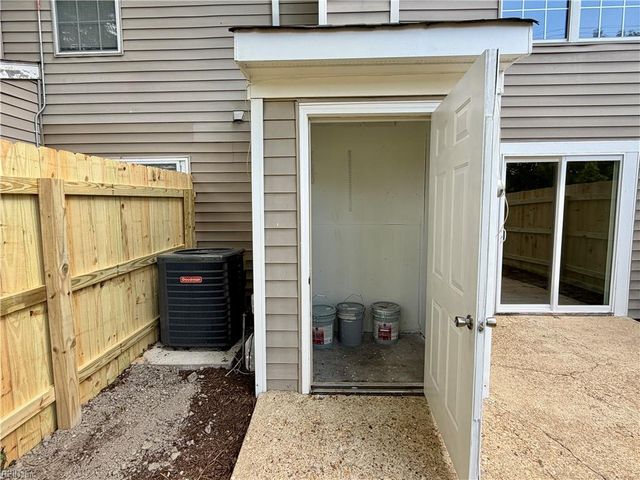 5412 Woburn Ln, Virginia Beach, VA 23462